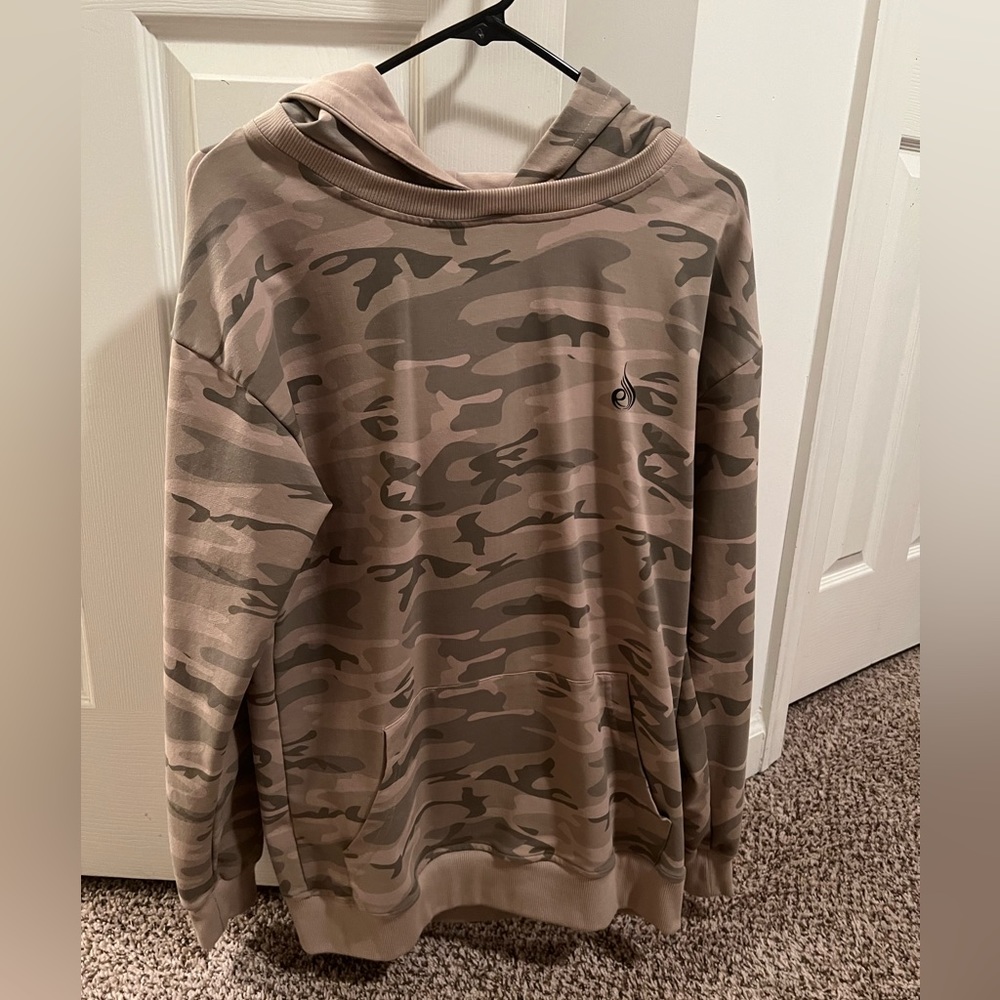 NWOT Ryderwear Men’s Camo hoodie